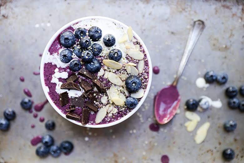 Blueberry-Avocado Smoothie bowl